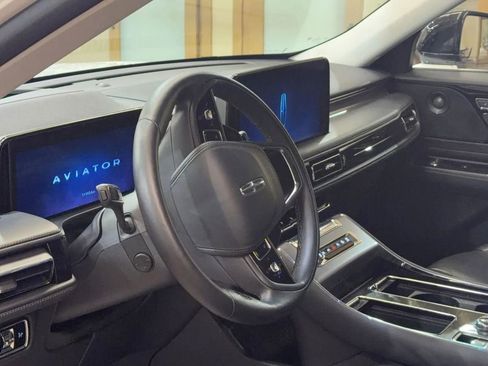 Used 2025 Lincoln Aviator AWD image 9