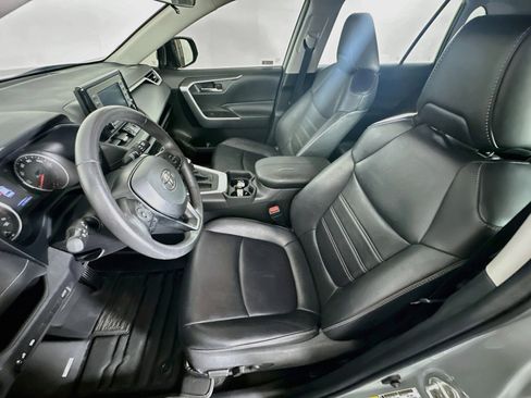 Used 2020 Toyota RAV4 XLE Premium FWD image 13