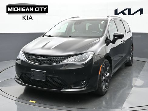 Used 2018 Chrysler Pacifica Touring-L Plus w/ Advanced Safetytec Group FWD image 1