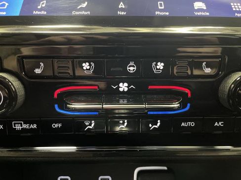 Used 2023 Jeep Grand Cherokee Limited w/ Luxury Tech Group II image 7