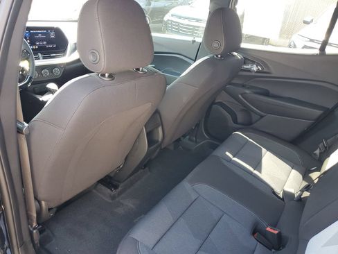Certified 2025 Chevrolet Trax RS w/ Sunroof Package FWD image 10