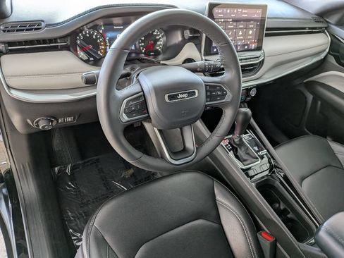 Used 2025 Jeep Compass Limited AWD/4WD image 13
