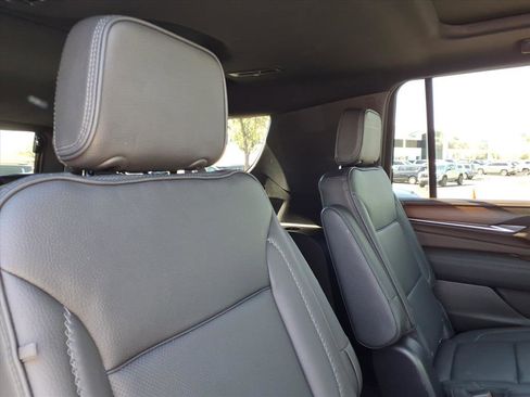 Used 2022 GMC Yukon XL Denali w/ Denali Premium Package image 15