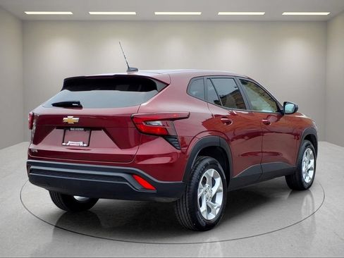 Used 2024 Chevrolet Trax LS w/ LS Convenience Package FWD image 20