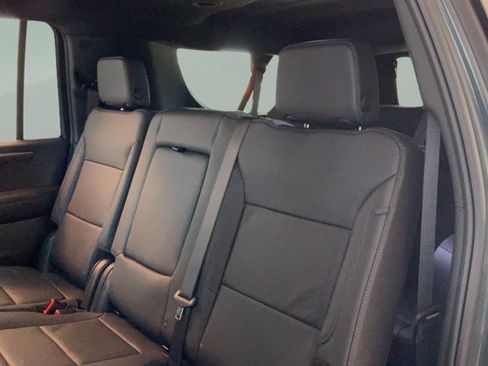 Used 2025 Chevrolet Suburban Z71 w/ Comfort Package AWD/4WD image 33