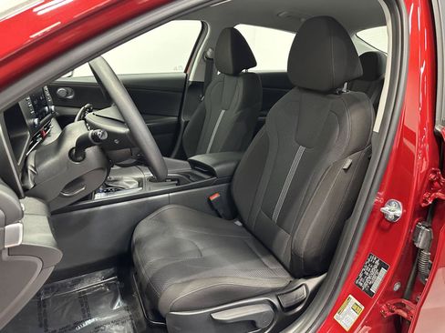 Certified 2024 Hyundai Elantra SE FWD image 15