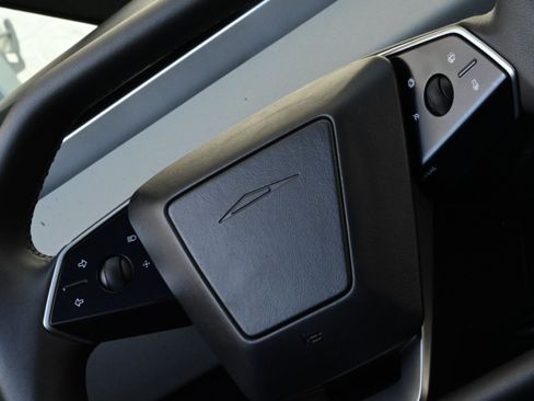 Used 2025 Tesla Cybertruck AWD Crew Cab image 20