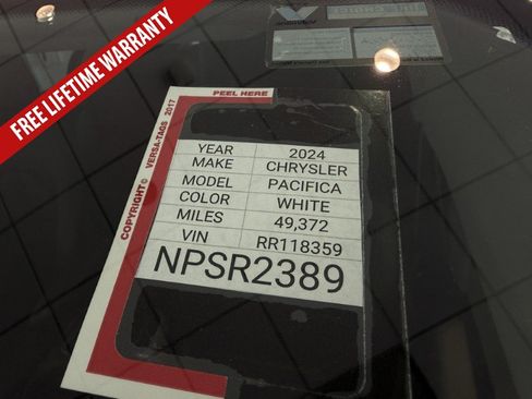 Used 2024 Chrysler Pacifica Limited FWD image 49