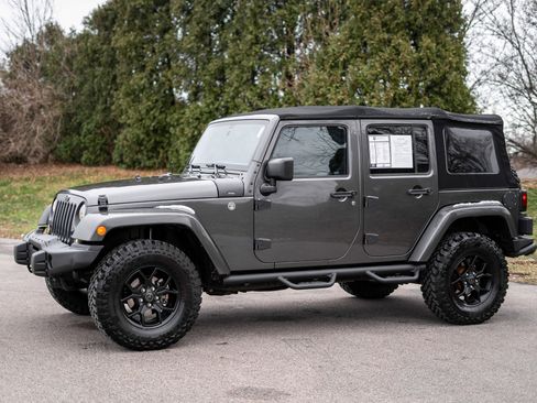 Used 2016 Jeep Wrangler Unlimited Sahara image 8