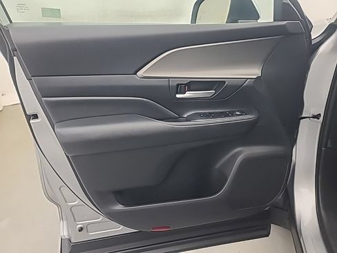Used 2025 Toyota Grand Highlander AWD image 27