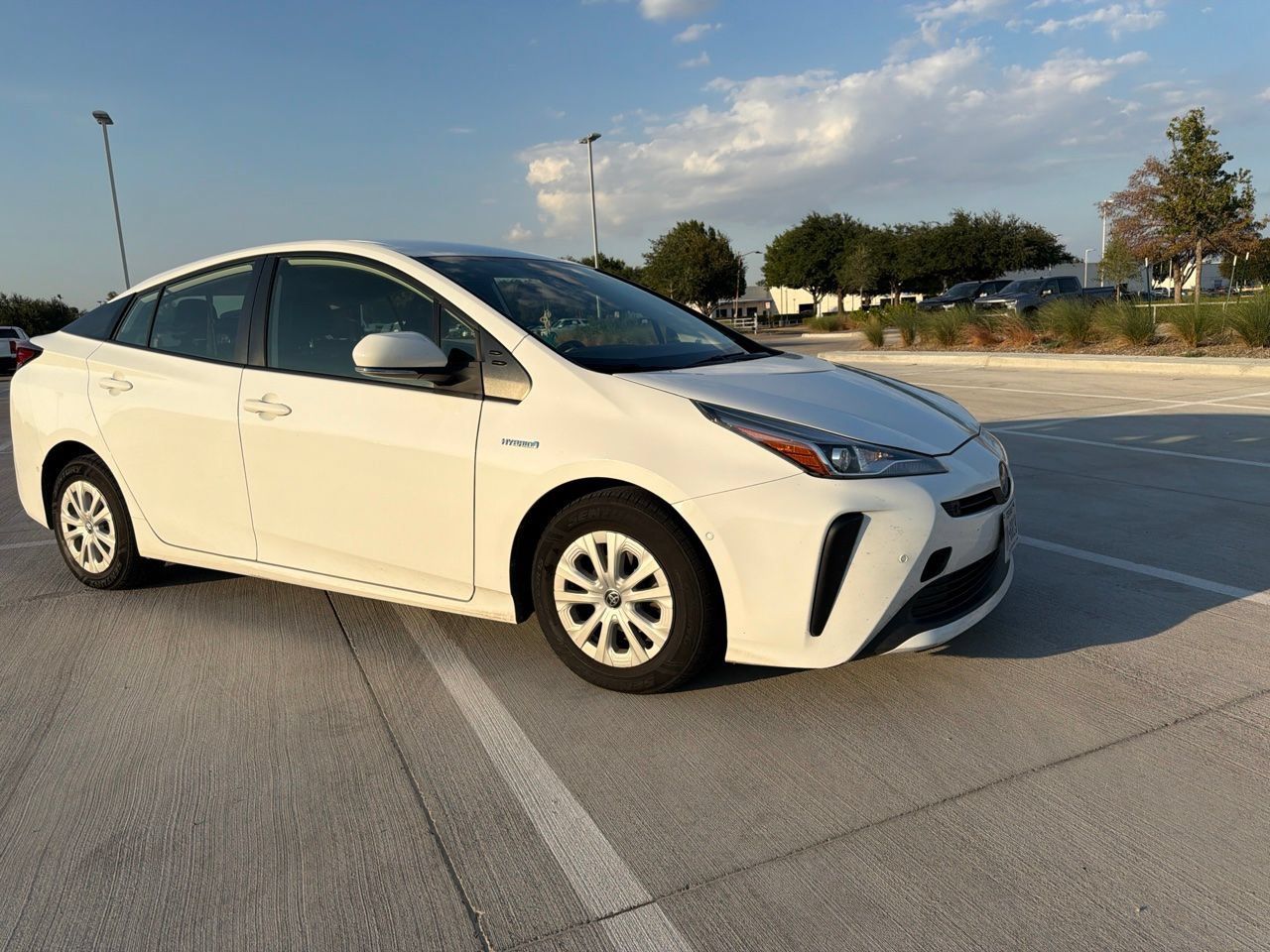 Used 2022 Toyota Prius LE FWD image 1