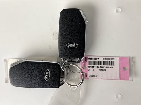 Used 2021 Kia Sportage EX AWD/4WD image 19