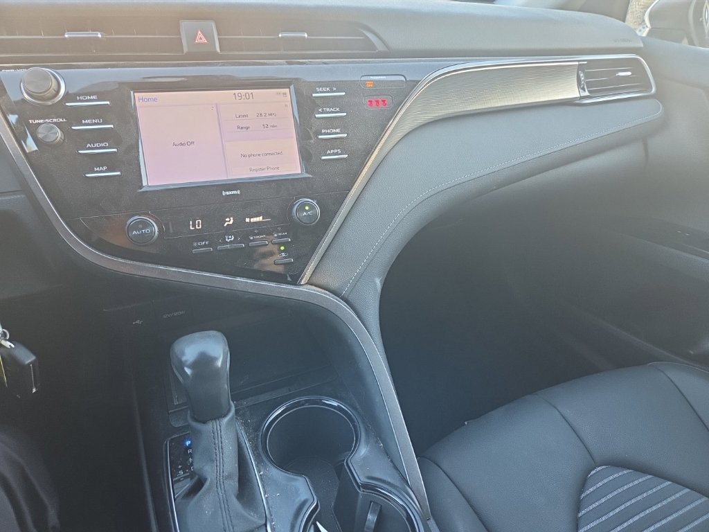 Used 2020 Toyota Camry SE w/ Carpet Mat Package FWD image 13