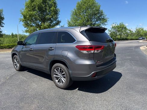 Used 2019 Toyota Highlander XLE image 4