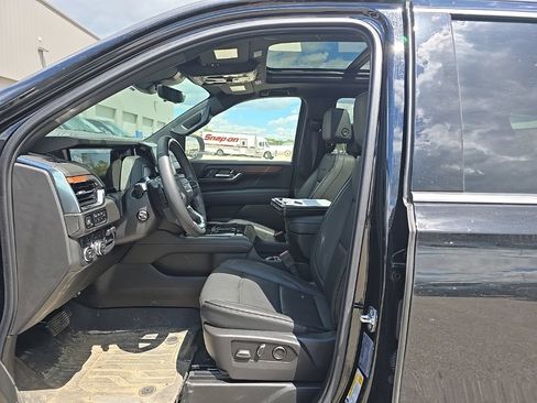 Used 2025 GMC Yukon Denali w/ Denali Reserve Package AWD/4WD image 14