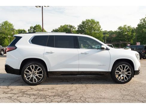 New 2026 GMC Acadia Denali Ultimate w/ LPO, Floor Liner Package AWD/4WD image 9