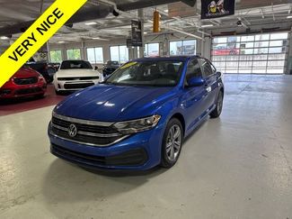 Used 2024 Volkswagen Jetta SE FWD video 1