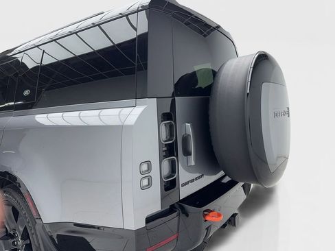 Used 2024 Land Rover Defender 130 X image 9