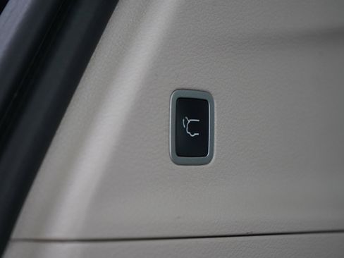 Used 2023 Chrysler Pacifica Limited FWD image 19