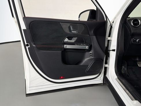 Used 2023 Mercedes-Benz GLB 250 image 21
