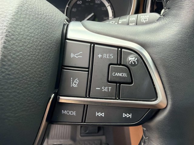 Certified 2021 Toyota Highlander Platinum FWD image 25