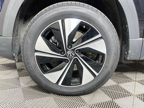 Used 2024 Volkswagen Taos SE w/ Panoramic Sunroof Package AWD/4WD image 37