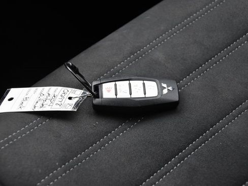 Used 2024 Mitsubishi Outlander SE image 38