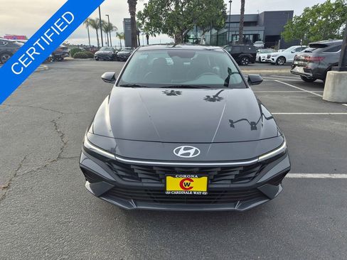 Used 2025 Hyundai Elantra SEL image 2