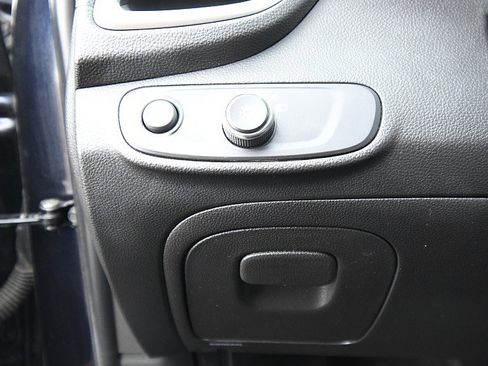 Used 2021 Chevrolet Trax LT FWD image 10
