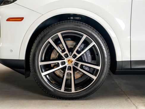 Certified 2024 Porsche Cayenne Coupe AWD/4WD image 17