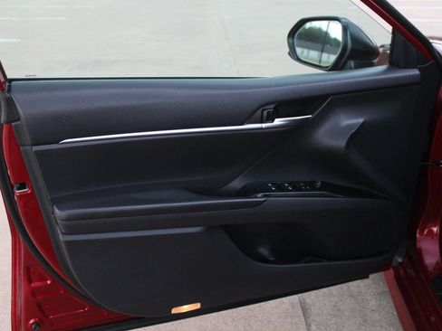 Used 2019 Toyota Camry LE FWD image 18