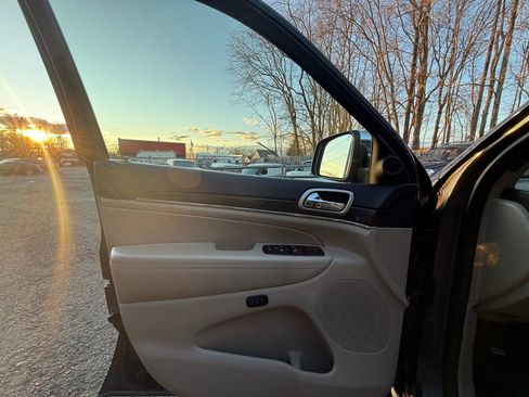 Used 2014 Jeep Grand Cherokee Limited image 9
