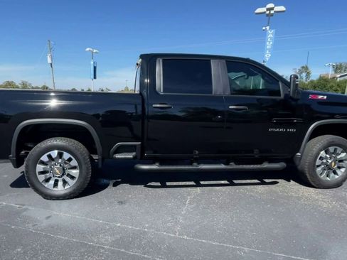 Used 2025 Chevrolet Silverado 2500 Custom w/ Custom Value Package image 9