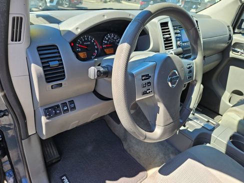 Used 2014 Nissan Frontier SV AWD/4WD image 16