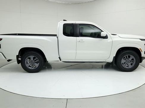 Certified 2025 Nissan Frontier SV w/ SV Convenience Package RWD image 9