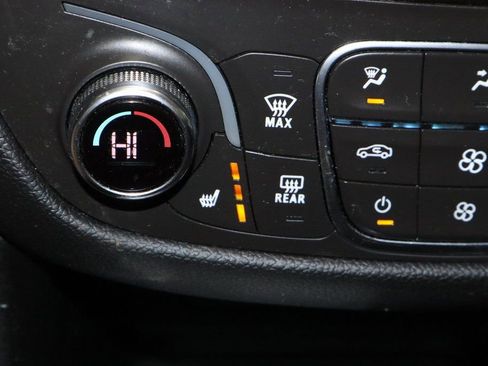 Used 2019 Chevrolet Equinox LT image 4