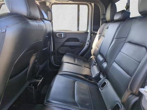 Used 2020 Jeep Gladiator Overland w/ Uconnect 4C Nav & Sound Group image 16