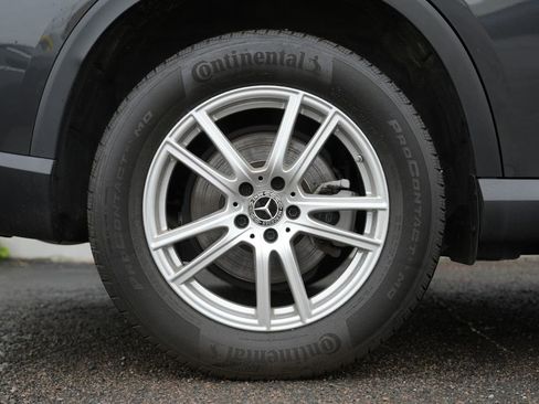 Used 2023 Mercedes-Benz GLC 300 4MATIC w/ Exclusive Trim Package image 11