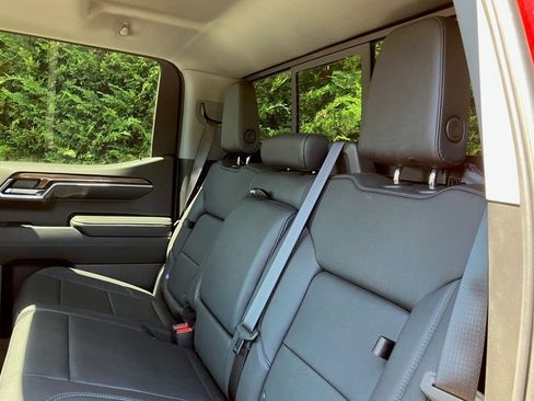 Used 2024 Chevrolet Silverado 1500 LT Trail Boss w/ LT Trail Boss Premium Package AWD/4WD image 7