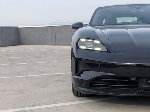 Used 2025 Porsche Taycan image 12