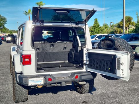 Used 2022 Jeep Wrangler Unlimited Rubicon w/ Trailer Tow Package AWD/4WD image 12