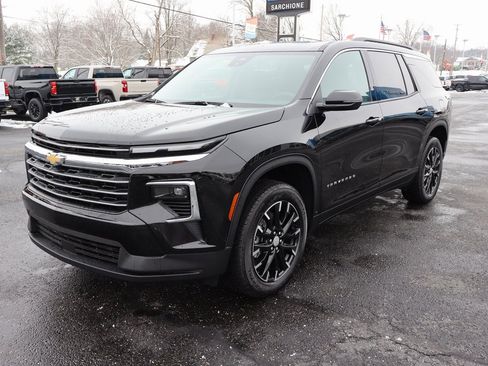 Used 2025 Chevrolet Traverse LT w/ Sun and Wheel Package image 28