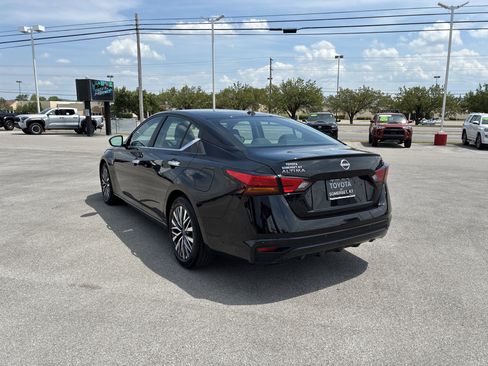 Used 2025 Nissan Altima 2.5 SV FWD image 5
