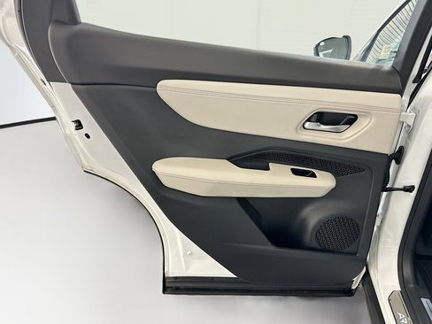 Used 2024 Nissan Ariya AWD image 27