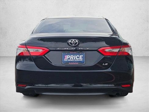 Used 2018 Toyota Camry LE image 7