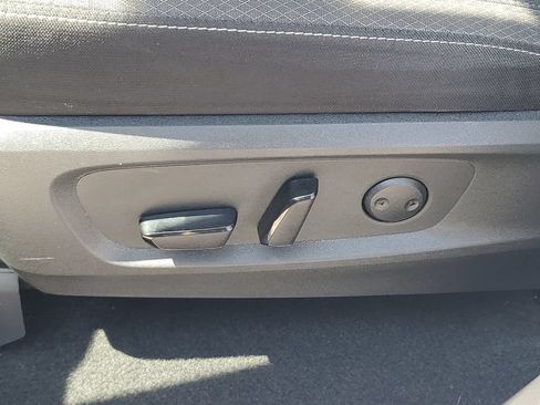 Used 2022 Nissan Pathfinder SV AWD/4WD image 16
