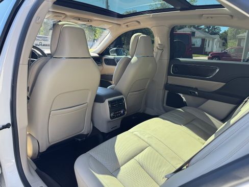 Used 2018 Lincoln Continental Reserve AWD/4WD image 12
