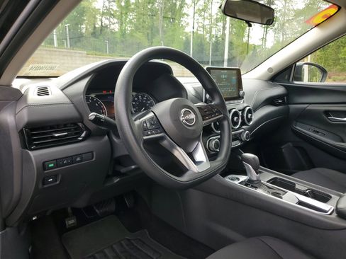 Used 2025 Nissan Sentra SV image 14