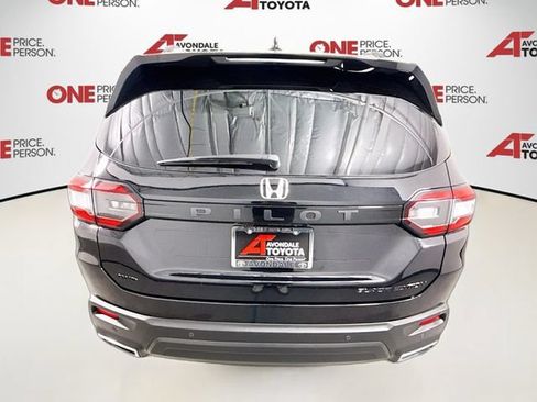 Used 2025 Honda Pilot Black Edition image 6