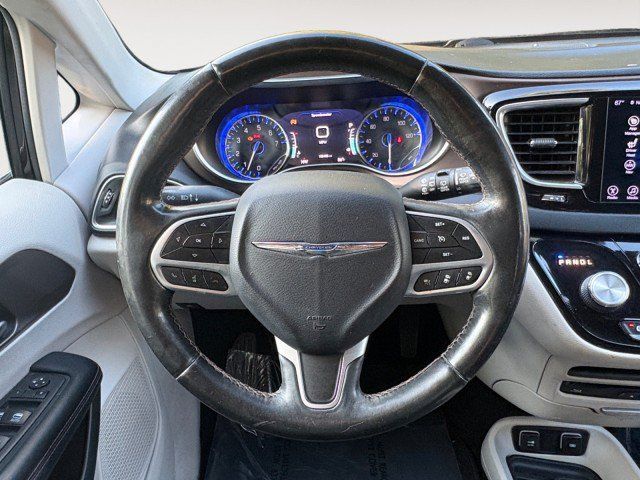 Used 2017 Chrysler Pacifica Touring-L Plus w/ Advanced Safetytec Group FWD image 13